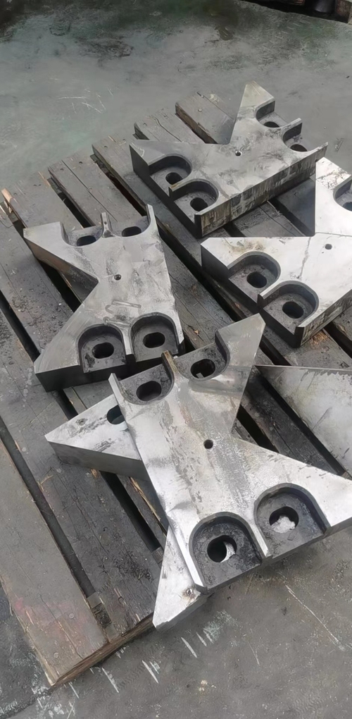 mais recente caso da empresa sobre corte do lingote de aço de 160x160mm na alta temperatura de 1200° -1400°