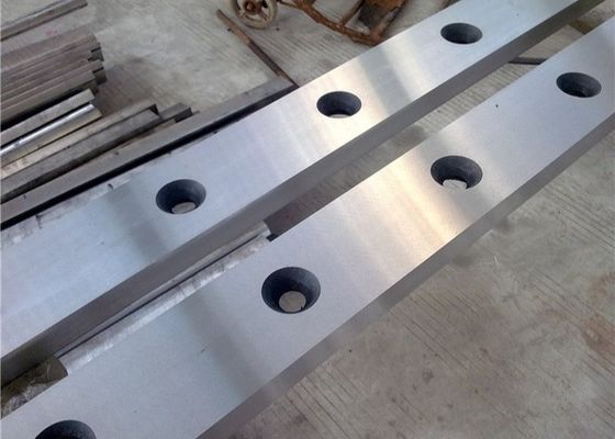 Os SS bobinam a lâmina de faca da guilhotina para o corte às linhas 1850x90x25 do comprimento